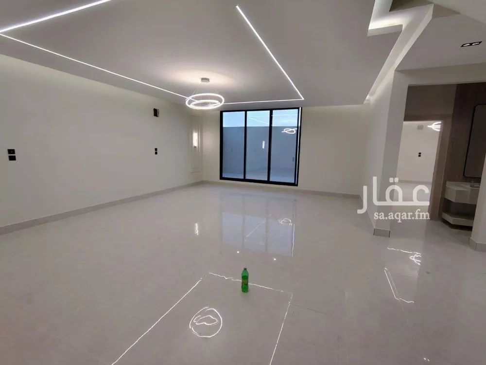 فيلا 6 غرف في العقيق 4