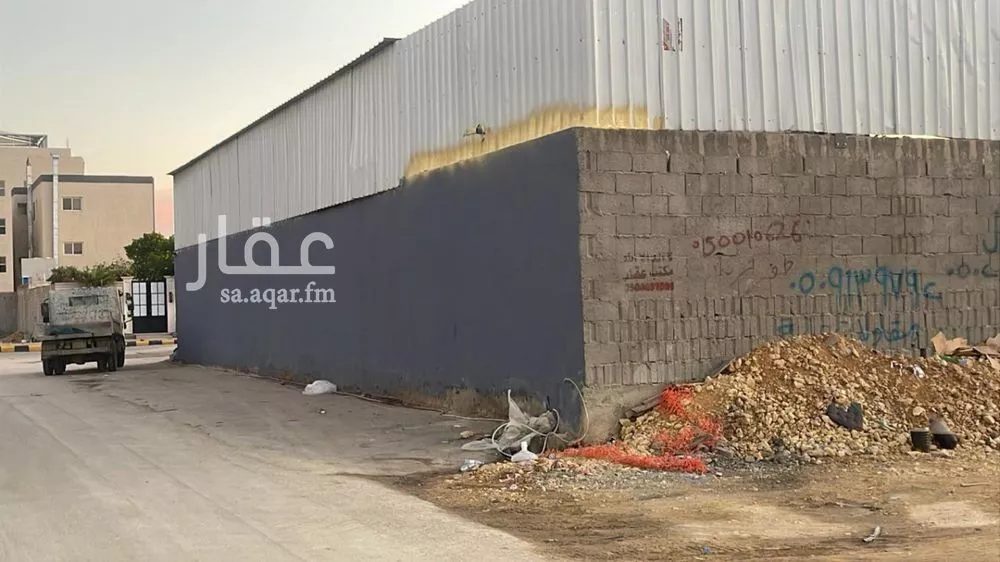 أرض 1001 م² في العارض 2