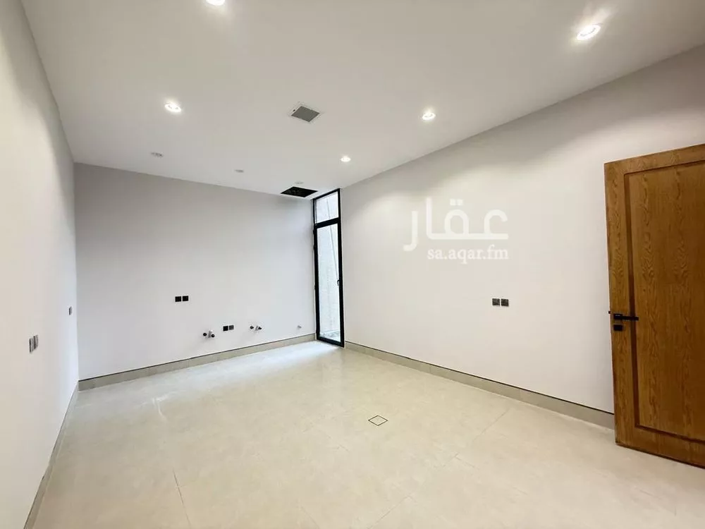 5 bedroom villa in Al Mahdiyyah 3