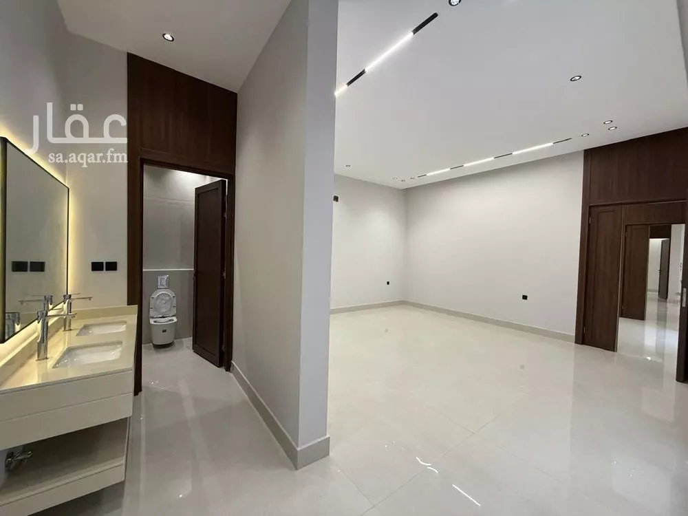 6 bedroom villa in Al Mahdiyyah 3