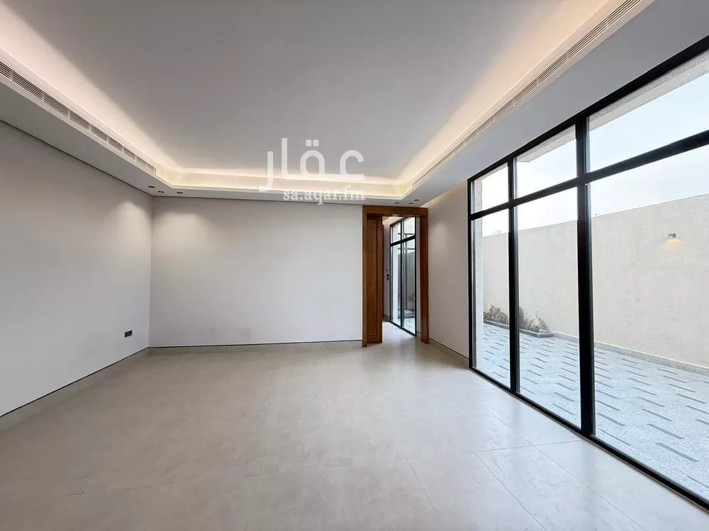 5 bedroom villa in Al Mahdiyyah 4