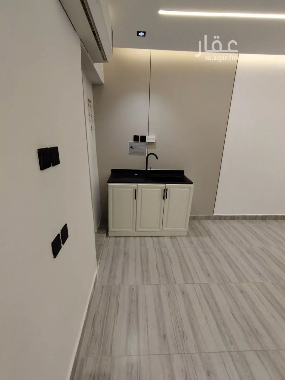 شقة 1 غرف في الملقا 4