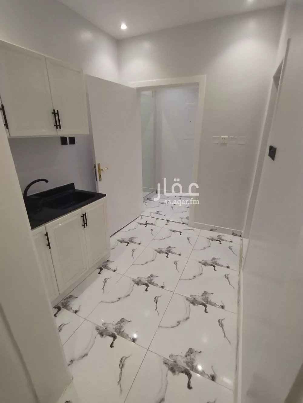 شقة 1 غرف في العقيق 4