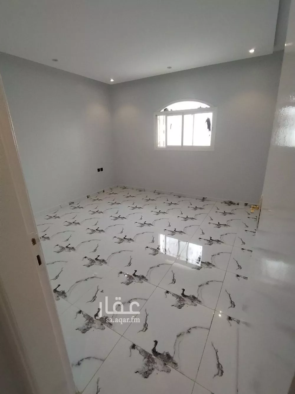 شقة 1 غرف في العقيق 4