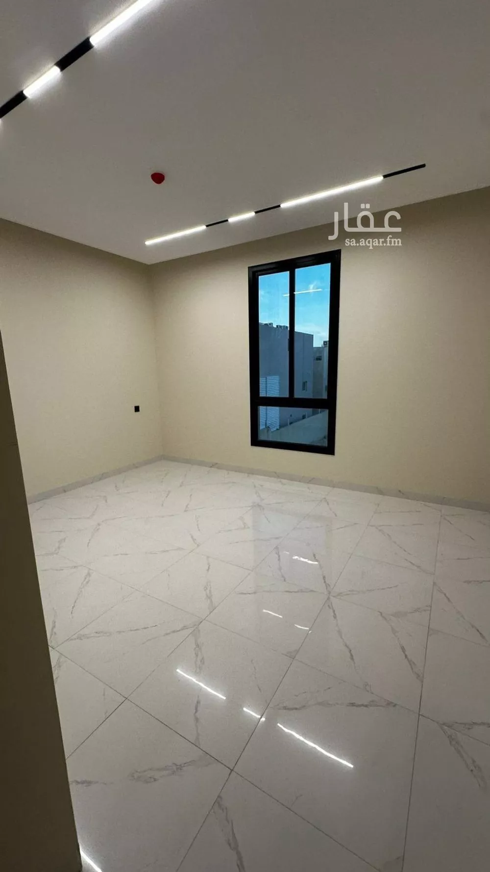 900 sqm building in Dhahrat Laban 4
