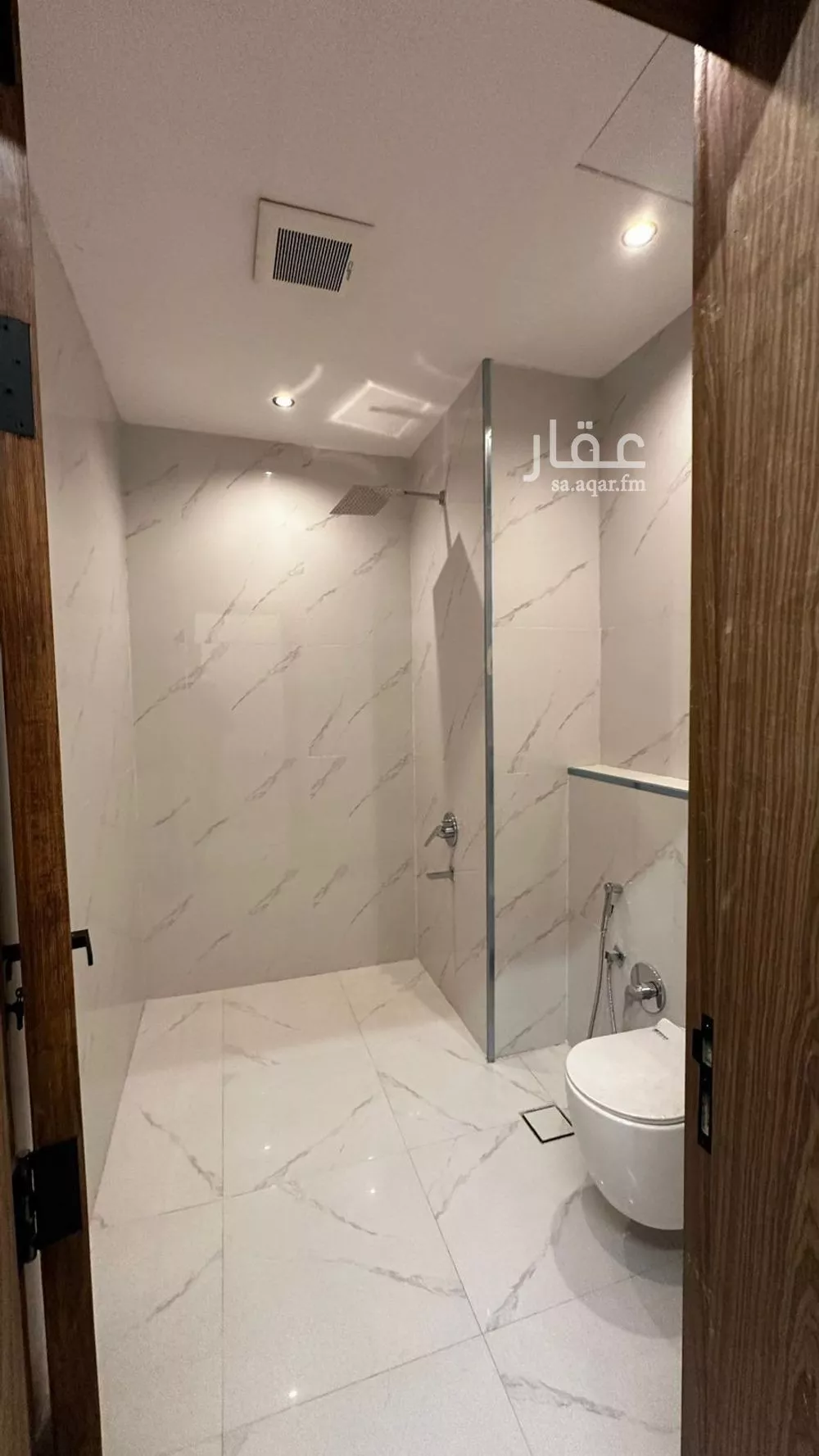 900 sqm building in Dhahrat Laban 5