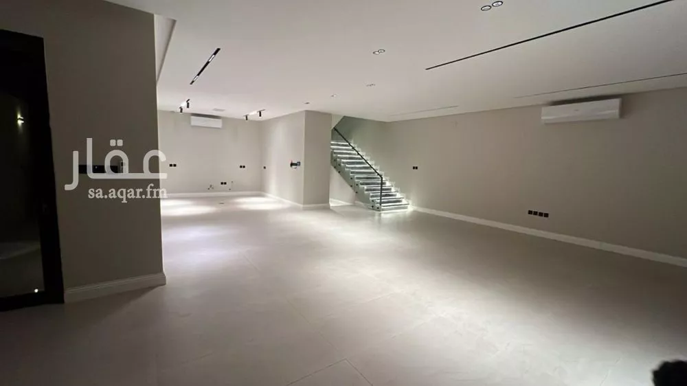 فيلا 5 غرف في العارض 4