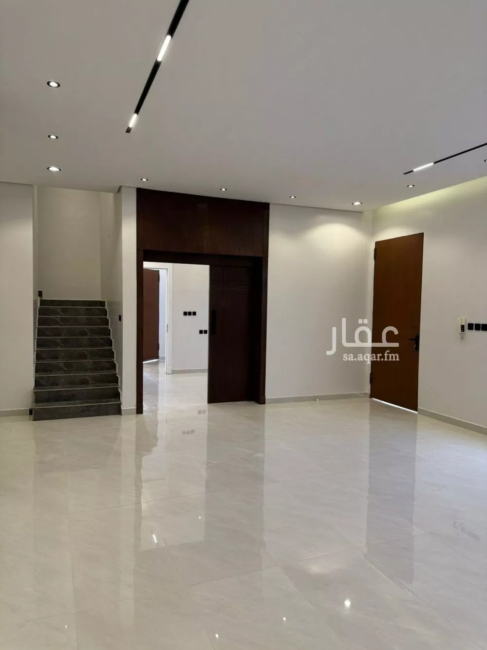 فيلا 4 غرف في الجنادرية 5