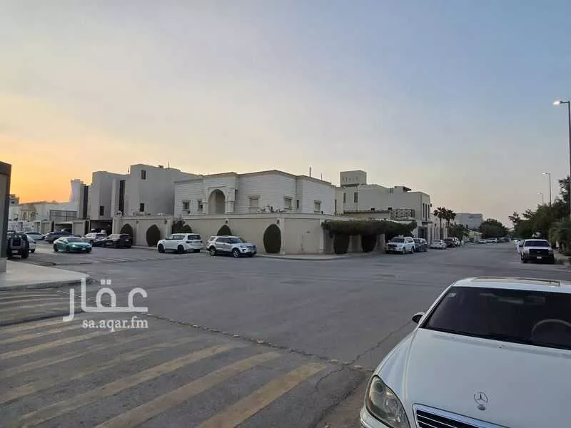 فيلا 7 غرف في الملك فهد 4