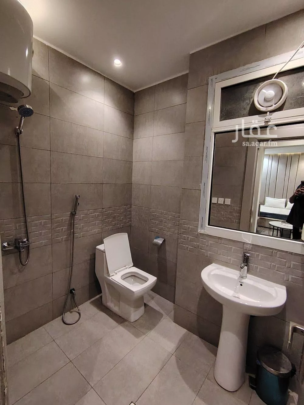 شقة 1 غرف في العقيق 3