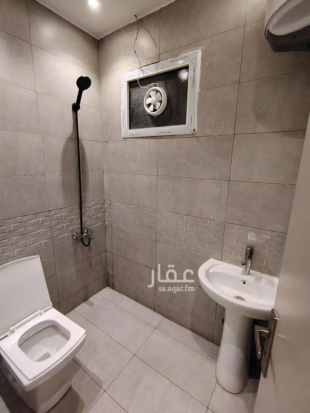 شقة 1 غرف في العقيق 3