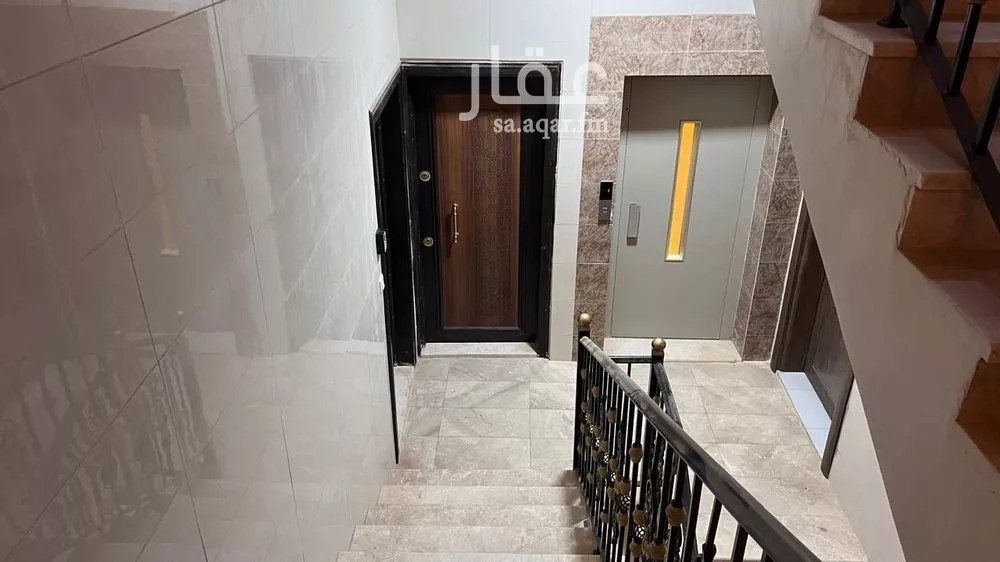 عمارة 550 م² في الملك فهد 2