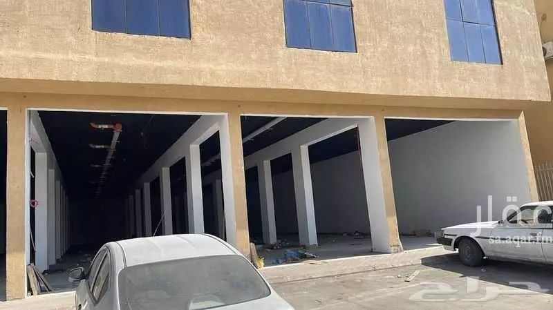 عمارة 2743 م² في العزيزية 5