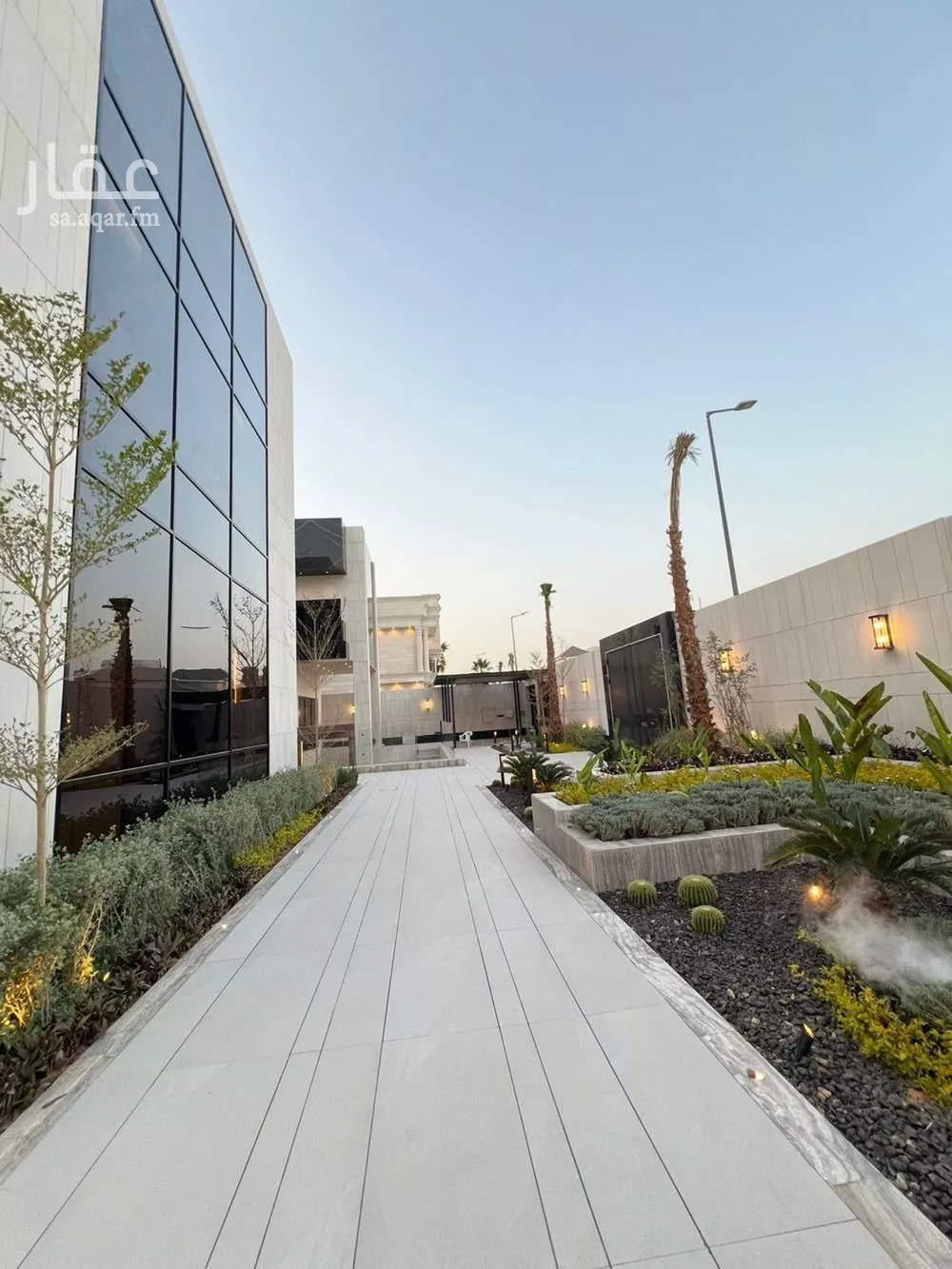 فيلا 5 غرف في الملقا 2