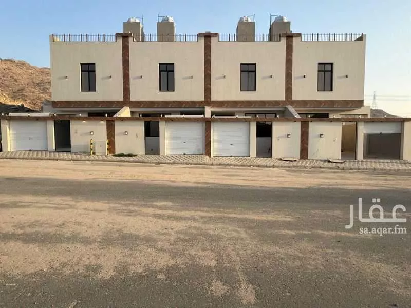 6 bedroom villa in Al Ukayshiyyah 1