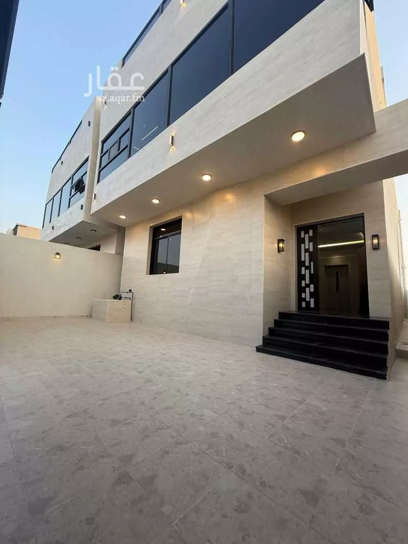 فيلا 9 غرف في الملك فهد 3