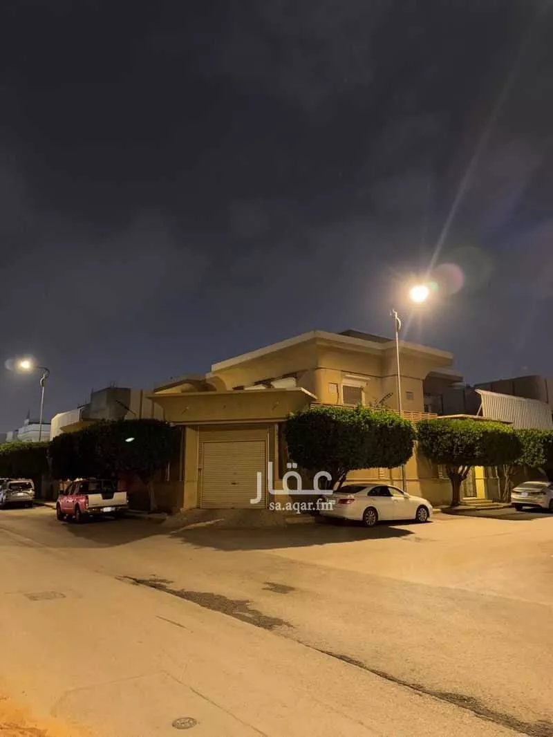8 bedroom villa in Al Uraija Al Gharbiyah 1