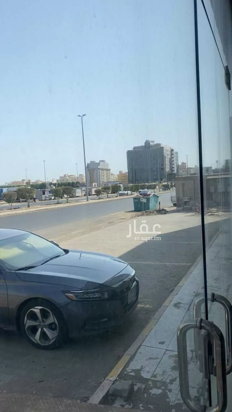 محل 999 م² في السامر 5