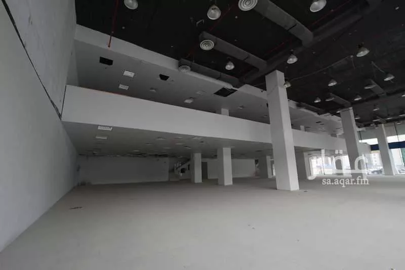 1650 sqm shop in Al Olaya 5