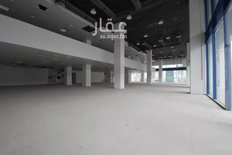 1650 sqm shop in Al Olaya 4