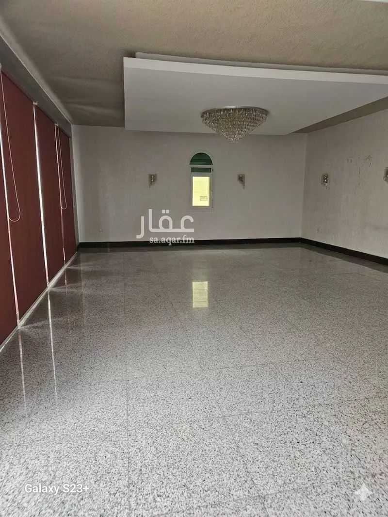 4 bedroom floor in Al Hadiqah 4