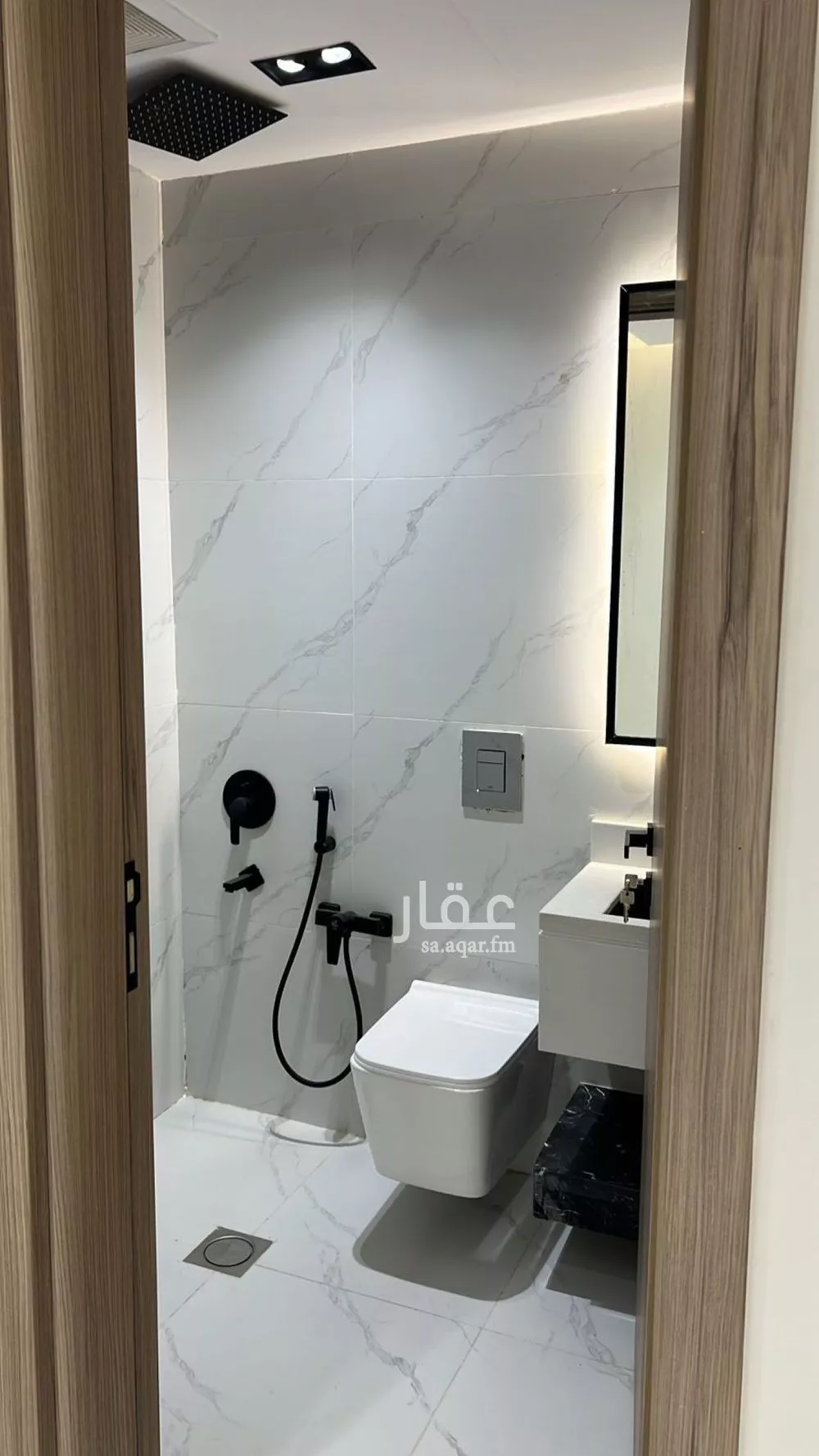 شقة 5 غرف في النظيم 4