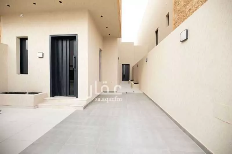 3 bedroom floor in Al Janadriyah 1