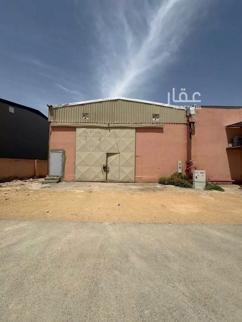 مستودع 1856 م² في الغنامية 2