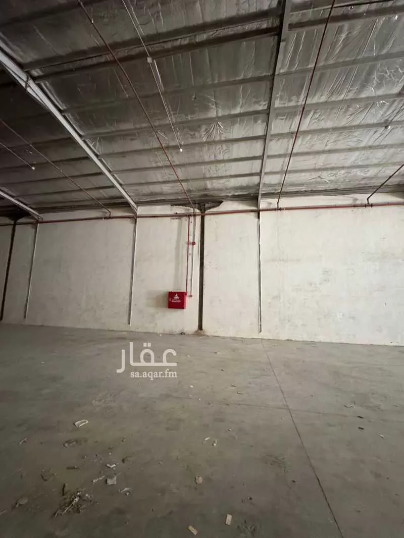 مستودع 1856 م² في الغنامية 3