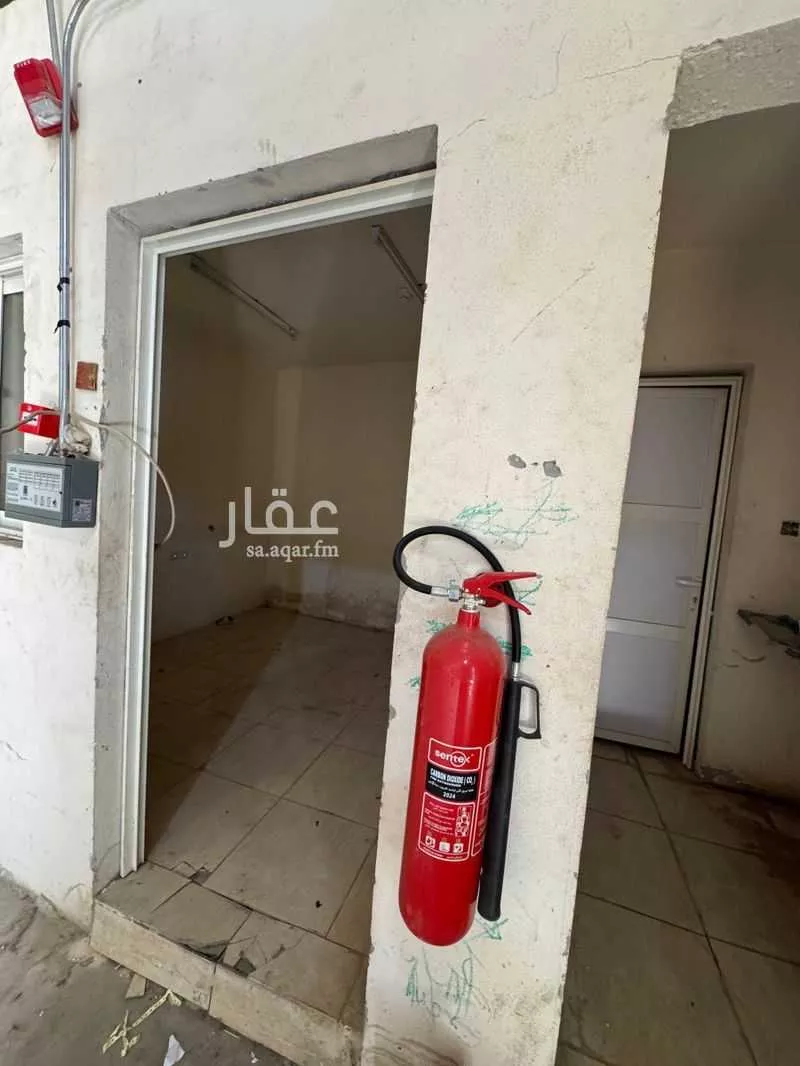 مستودع 1856 م² في الغنامية 1