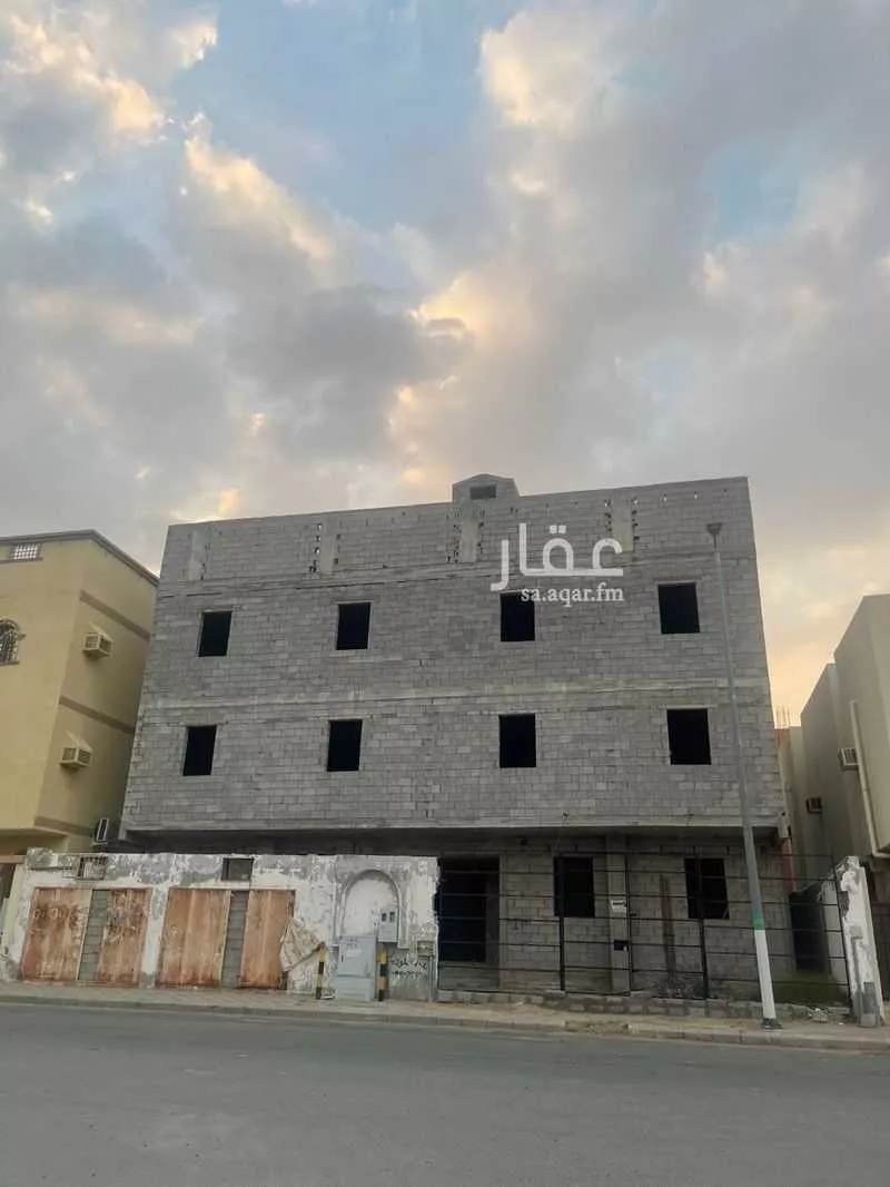 400 sqm building in Al Sharayea