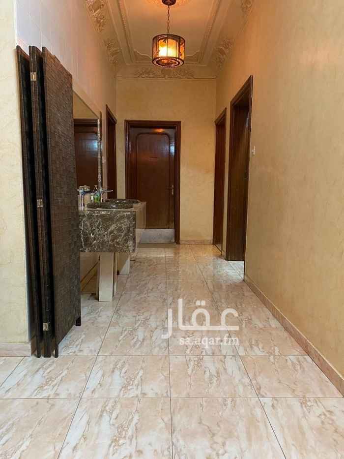 فيلا للبيع في شارع محمد بن عبدالله بن عبداللطيف ، حي المرسلات ، الرياض