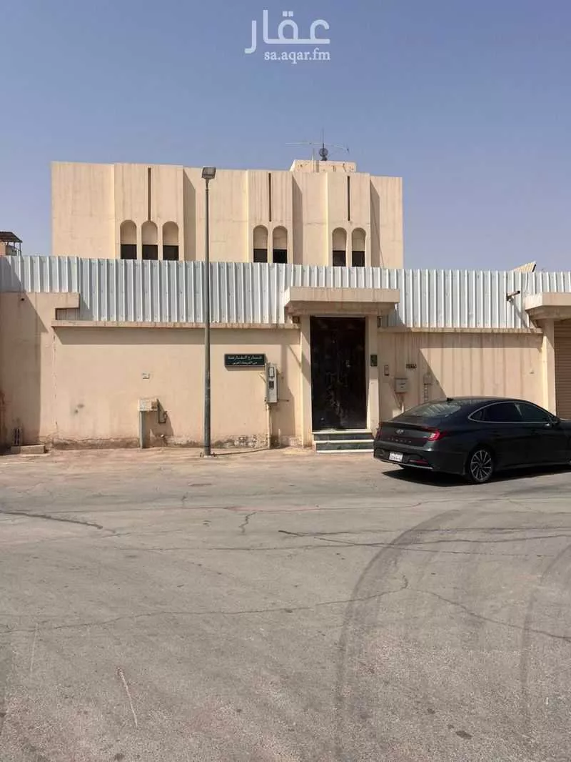 فيلا للبيع في شارع الفارعة, حي العريجاء الغربي, مدينة الرياض, منطقة الرياض 1 صورة