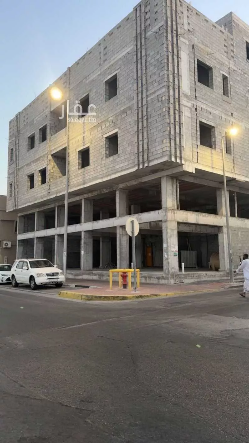 عمارة للبيع في شارع ممر ي, حي الدانة, مدينة رأس تنورة, المنطقة الشرقية 1 صورة