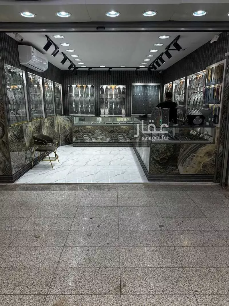 محل للبيع في شارع خالد بن الوليد, حي الأندلس, مدينة الرياض, منطقة الرياض 1 صورة