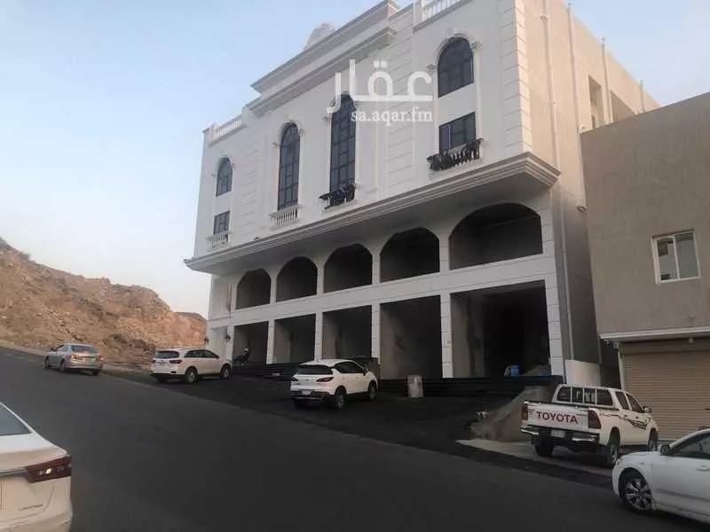 محل للإيجار في شارع قيس ابن عبدالله الاسدي, حي الخضراء, مدينة مكه المكرمه, منطقة مكة المكرمة 1 صورة