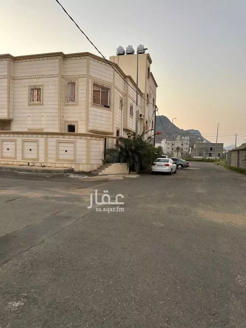 عمارة للبيع في شارع مارية القبطية ، حي الحيلة الشرقي ، محايل ، محايل 1 صورة