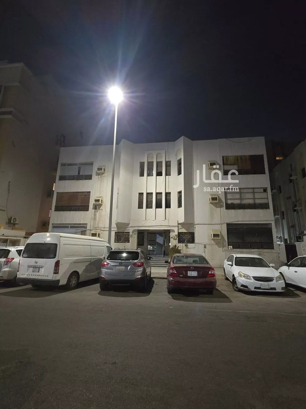 عمارة للبيع في شارع كعب بن زهير, حي العزيزية, مدينة جدة, منطقة مكة المكرمة 1 صورة