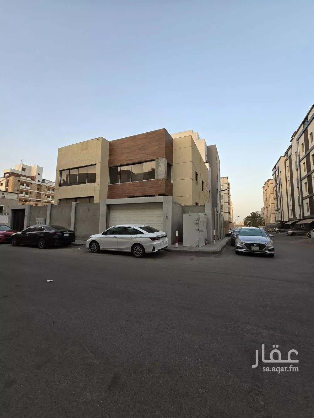 عمارة للبيع في شارع إبن زى النون, حي الفيصلية, مدينة جدة, منطقة مكة المكرمة 1 صورة