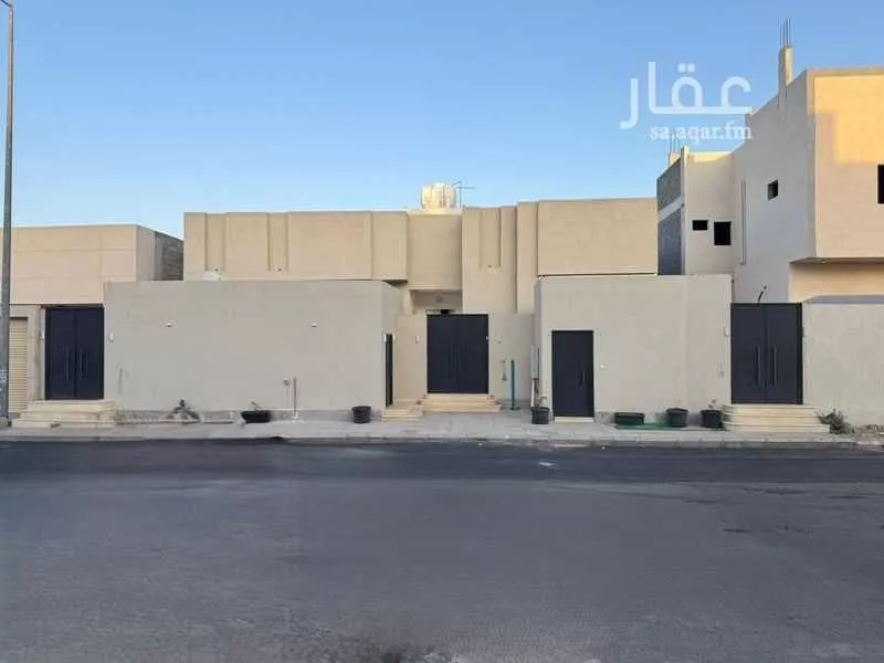 عمارة للبيع في شارع احمد بن المهندس, حي الاناهي, مدينة المدينه المنوره, منطقة المدينة المنورة 1 صورة