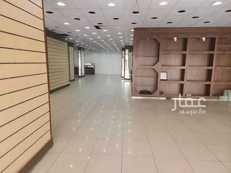 محل للإيجار في شارع ممر مشاه 1027, حي الدفاع, مدينة المدينة المنورة, منطقة المدينة المنورة 1 صورة