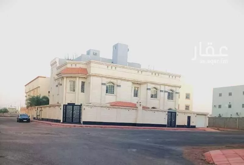 عمارة للبيع في شارع محمد الانصاري, حي الملك فهد, مدينة المدينه المنوره, منطقة المدينة المنورة 1 صورة