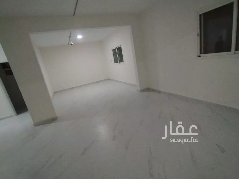 مكتب تجاري للإيجار في شارع طريق عثمان بن عفان الفرعي, حي الإزدهار, مدينة الرياض, منطقة الرياض 1 صورة