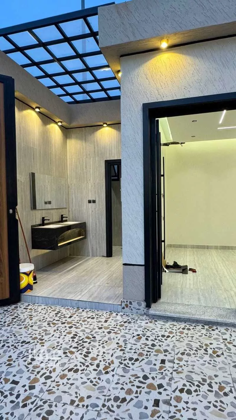 دور للبيع في شارع عبدالله ابن عبد ربه, حي السلام, مدينة المدينة المنورة, منطقة المدينة المنورة 1 صورة