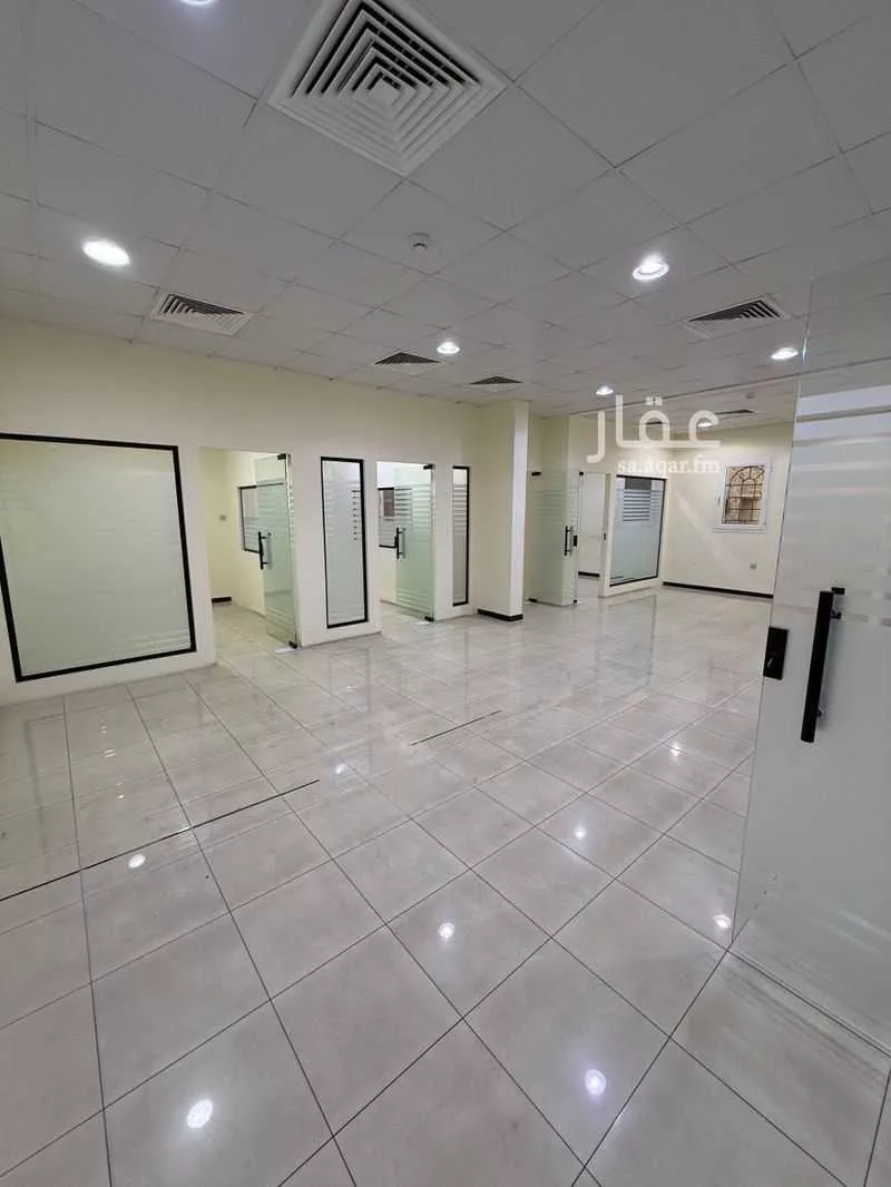 مكتب تجاري للإيجار في شارع عيسى بن جعفر, حي الروابي, مدينة الرياض, منطقة الرياض 1 صورة