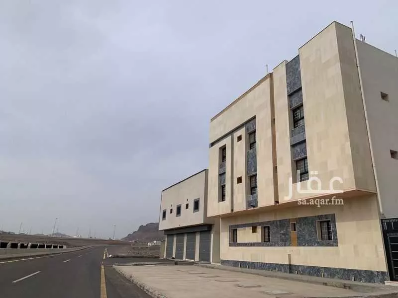 عمارة للبيع في شارع شارع العنبرة, حي ورقان, مدينة المدينة المنورة, منطقة المدينة المنورة 1 صورة