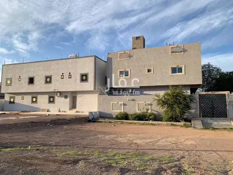 فيلا للبيع في شارع عبدالله بن مالك, حي المدينة الصناعية, مدينة المدينة المنورة, منطقة المدينة المنورة 1 صورة