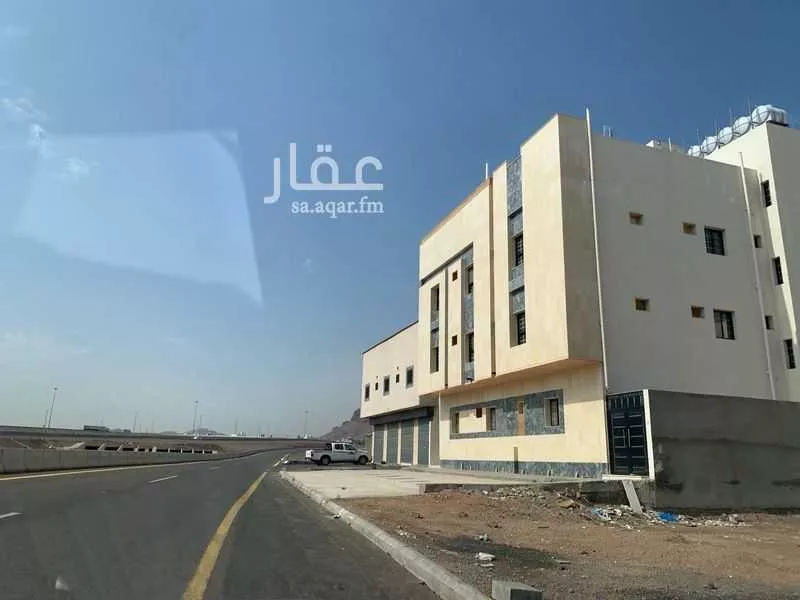 عمارة للبيع في حي ورقان, مدينة المدينة المنورة, منطقة المدينة المنورة 1 صورة