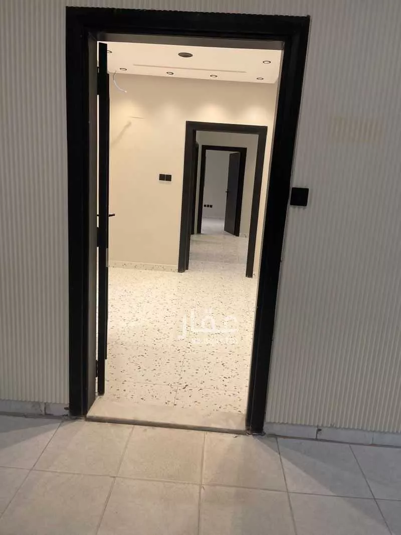 مكتب تجاري للإيجار في شارع الملك عبدالعزيز ابن عبدالرحمن سعود, حي المصيف, مدينة الرياض, منطقة الرياض 1 صورة