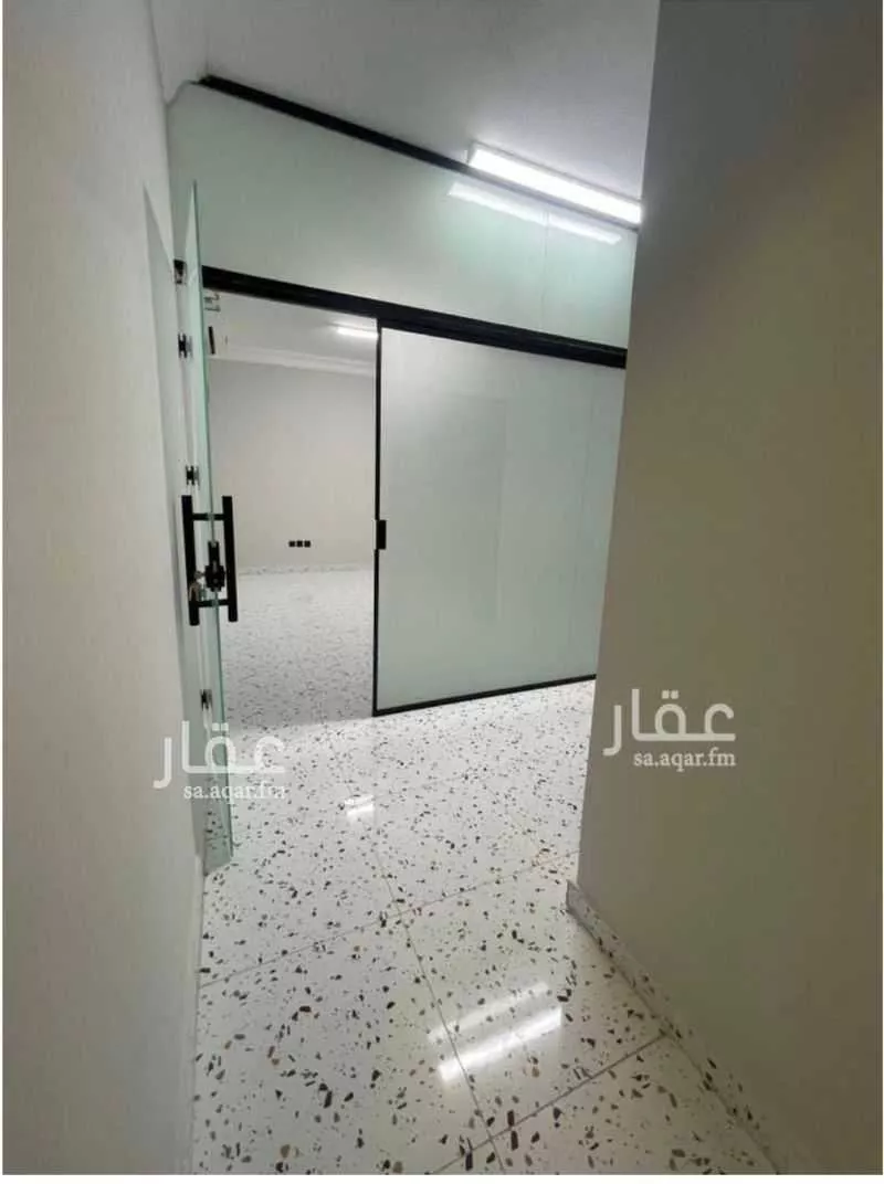 مكتب تجاري للإيجار في شارع الملك عبدالعزيز ابن عبدالرحمن سعود, حي المصيف, مدينة الرياض, منطقة الرياض 1 صورة